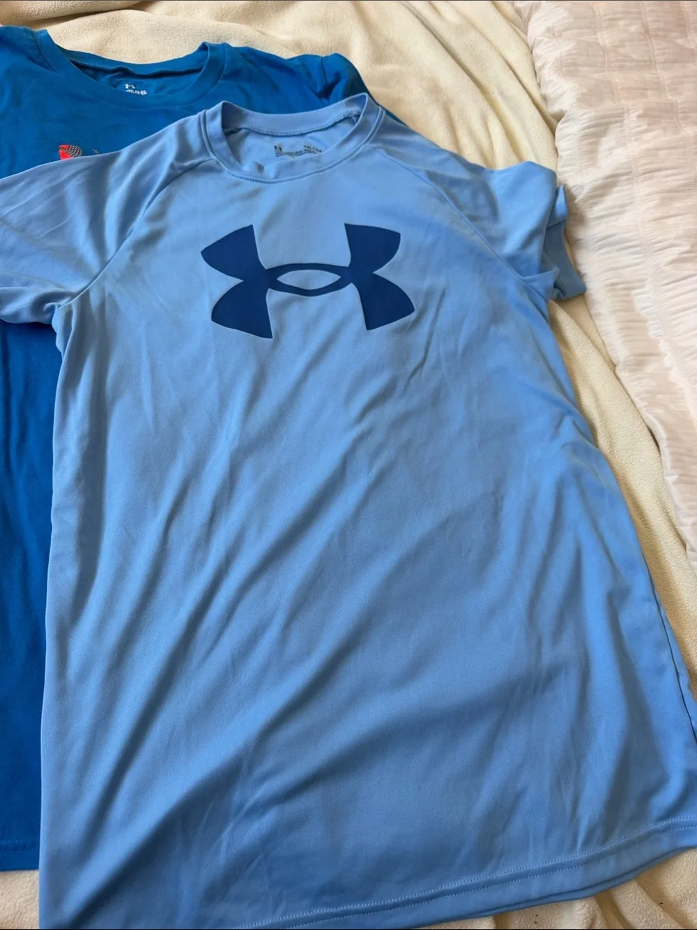 Boys under Armour tops